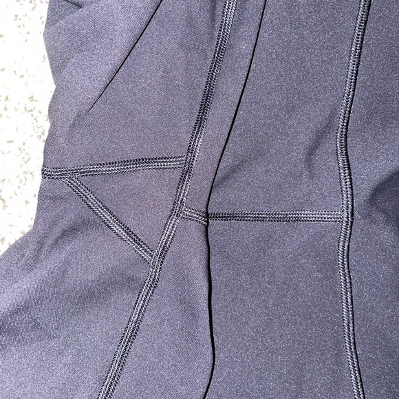 Lululemon Wunder Under Leggings 25”, Size 8 - Picture 4 of 6